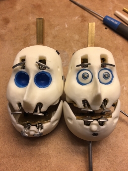 Stop-motion head mechanics